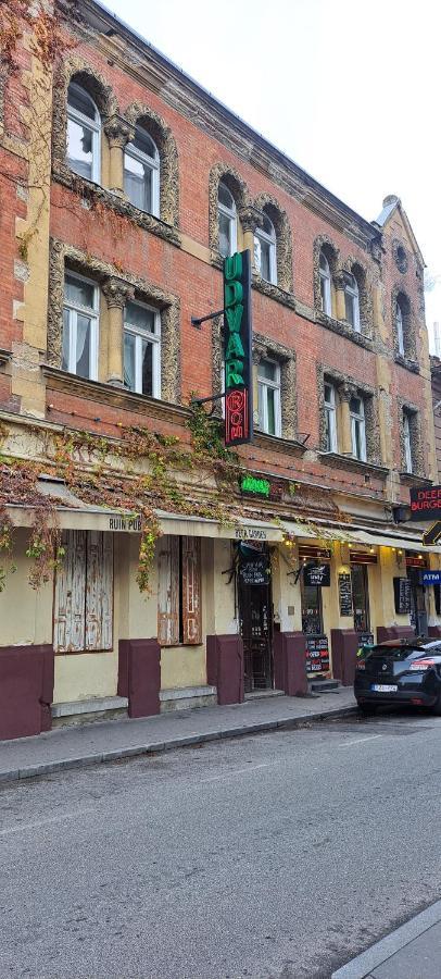 6-Pack Apartment In The Party District Budapest Exterior photo